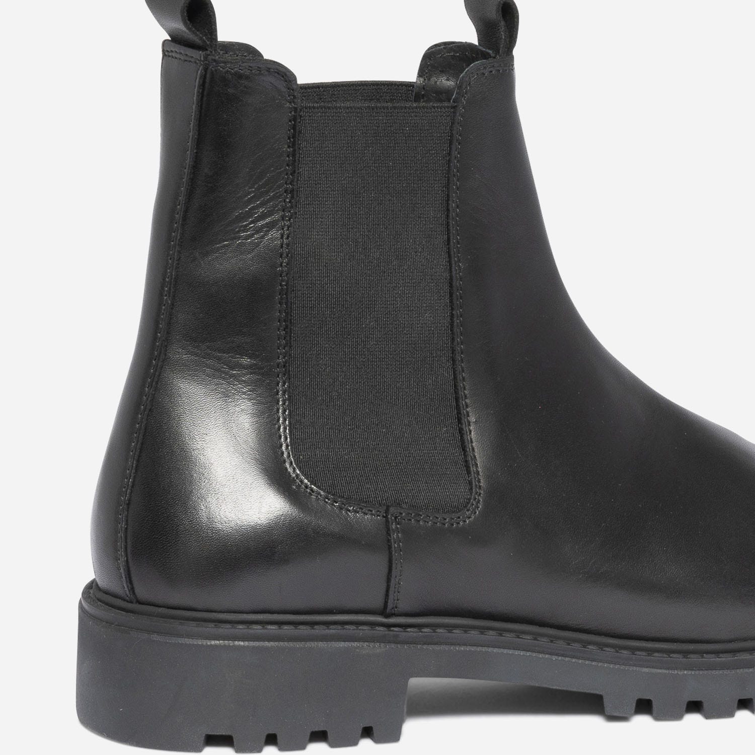 Chelsea boots noir en cuir à semelle crantée