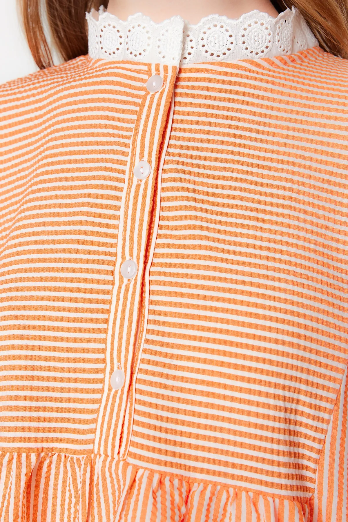 Trendyol Modest  Orangefarbene, karierte Seersucker-Tunika mit gewebter Spitze TCTSS23UK00067