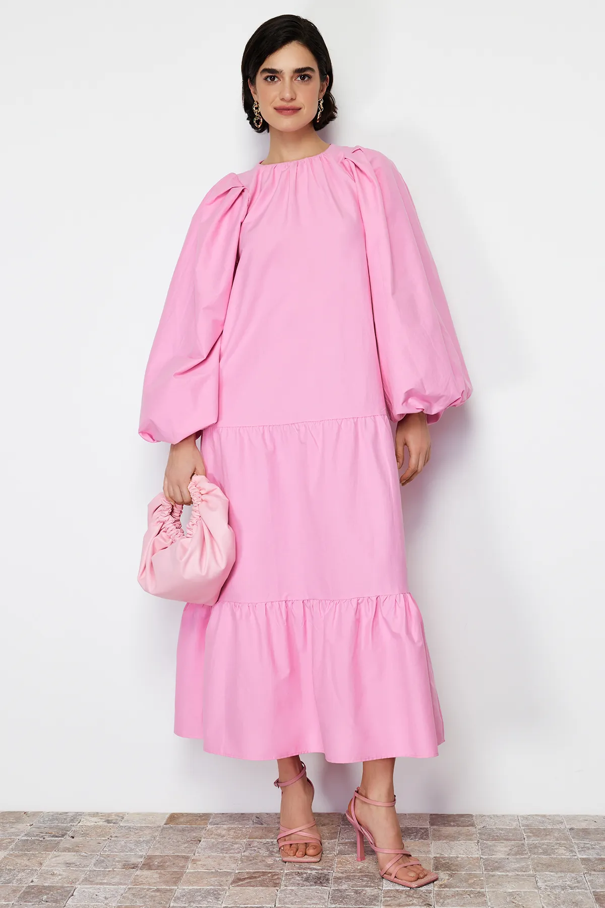 Trendyol Modest  Mehrlagiges, gewebtes Kleid aus Baumwolle mit Ballonärmeln in Rosa TCTSS24EB00070