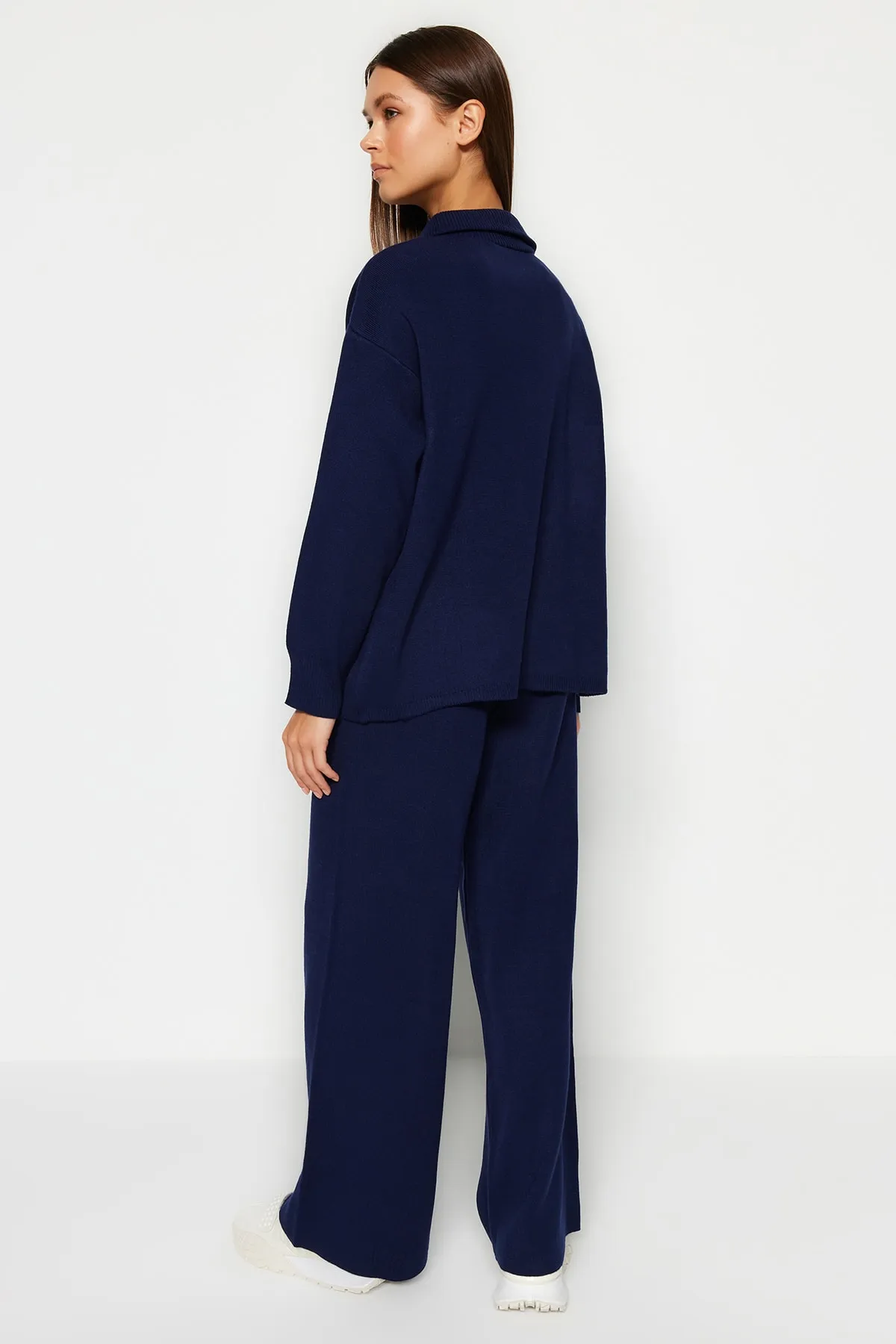 Trendyol Collection  Marineblaues Strickoberteil und -unterteil im weiten Schnitt TWOAW24AU00010