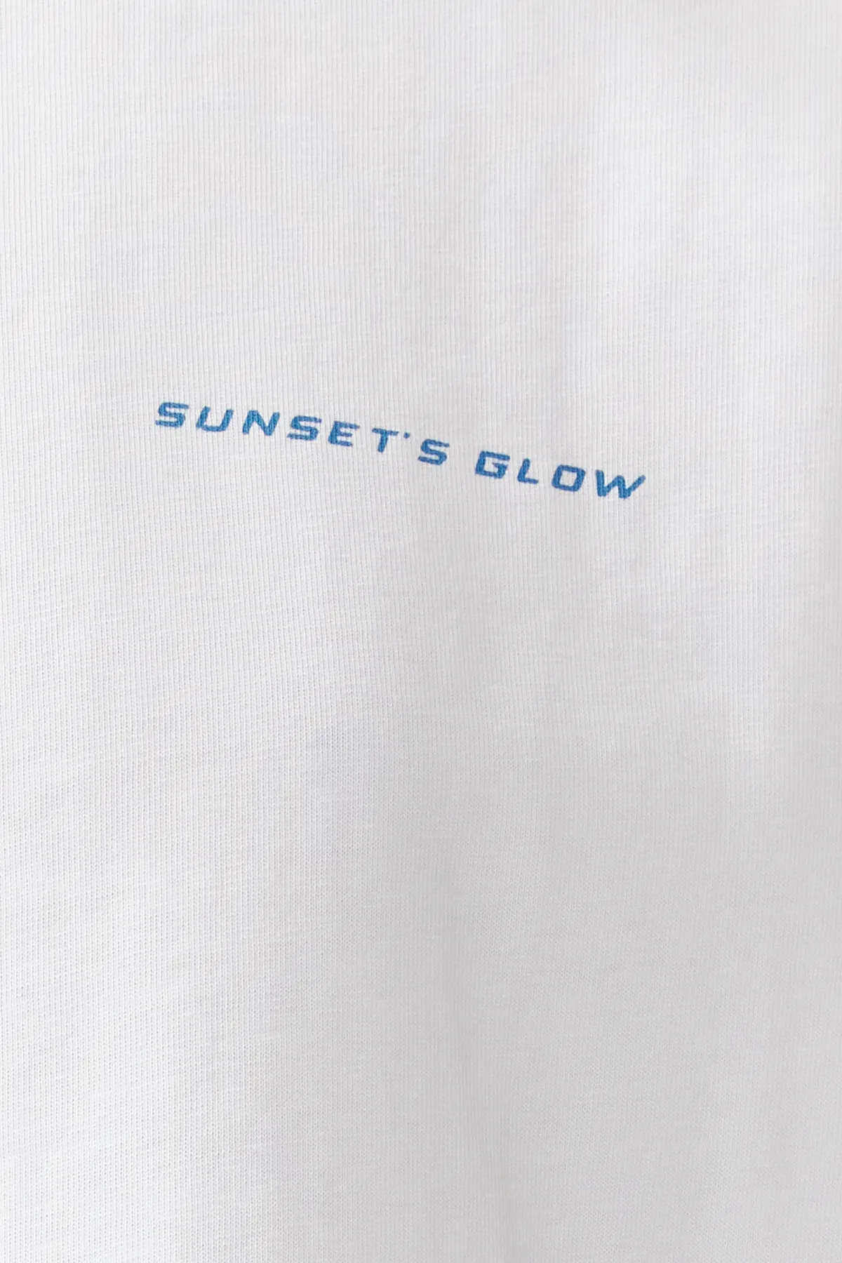 Trendyol Collection  Weißes, bedrucktes Premium-Strick-T-Shirt aus 100 % Baumwolle mit entspannter/bequemer Passform TWOSS24TS00172