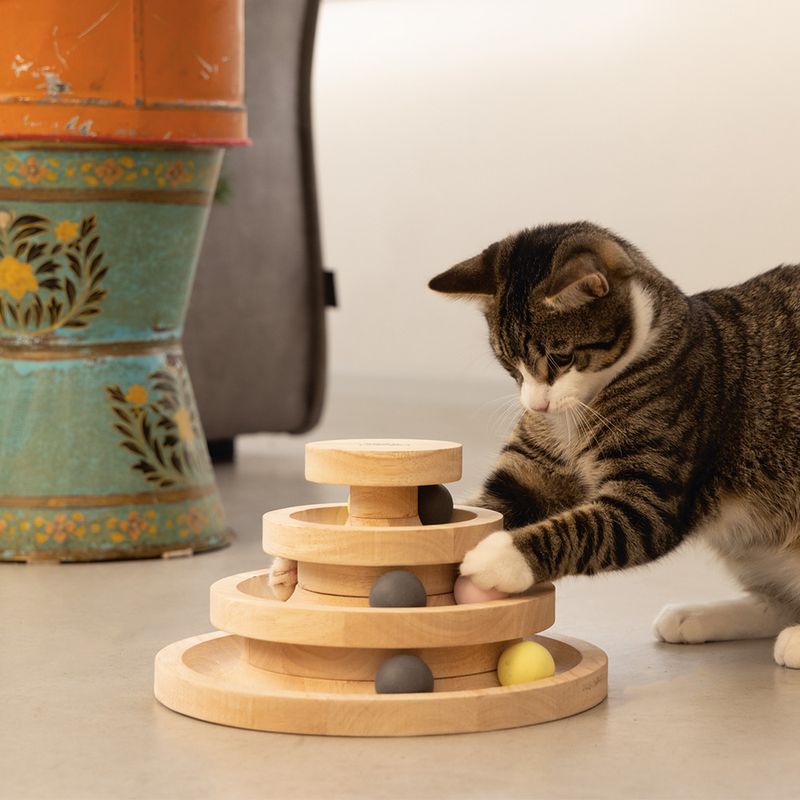 Designed by Lotte Holz-Spielturm Mia für Katzen