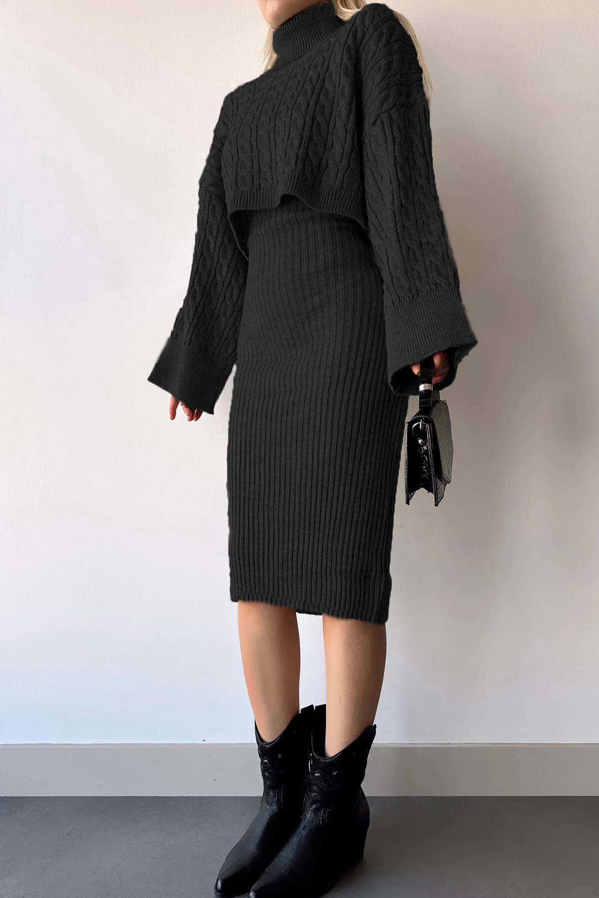 ZF BUTİK  Set aus schwarzem Rollkragenpullover mit gestricktem Motiv und Strickkleid
