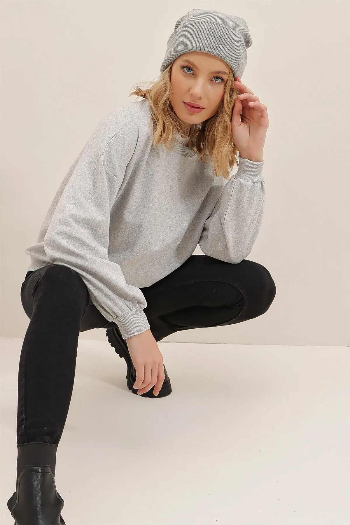 Trend Alaçatı Stili  Sweatshirt - Grau - Oversized