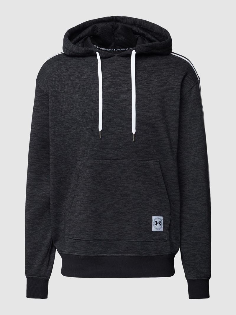 Hoodie mit Label-Patch in schwarz