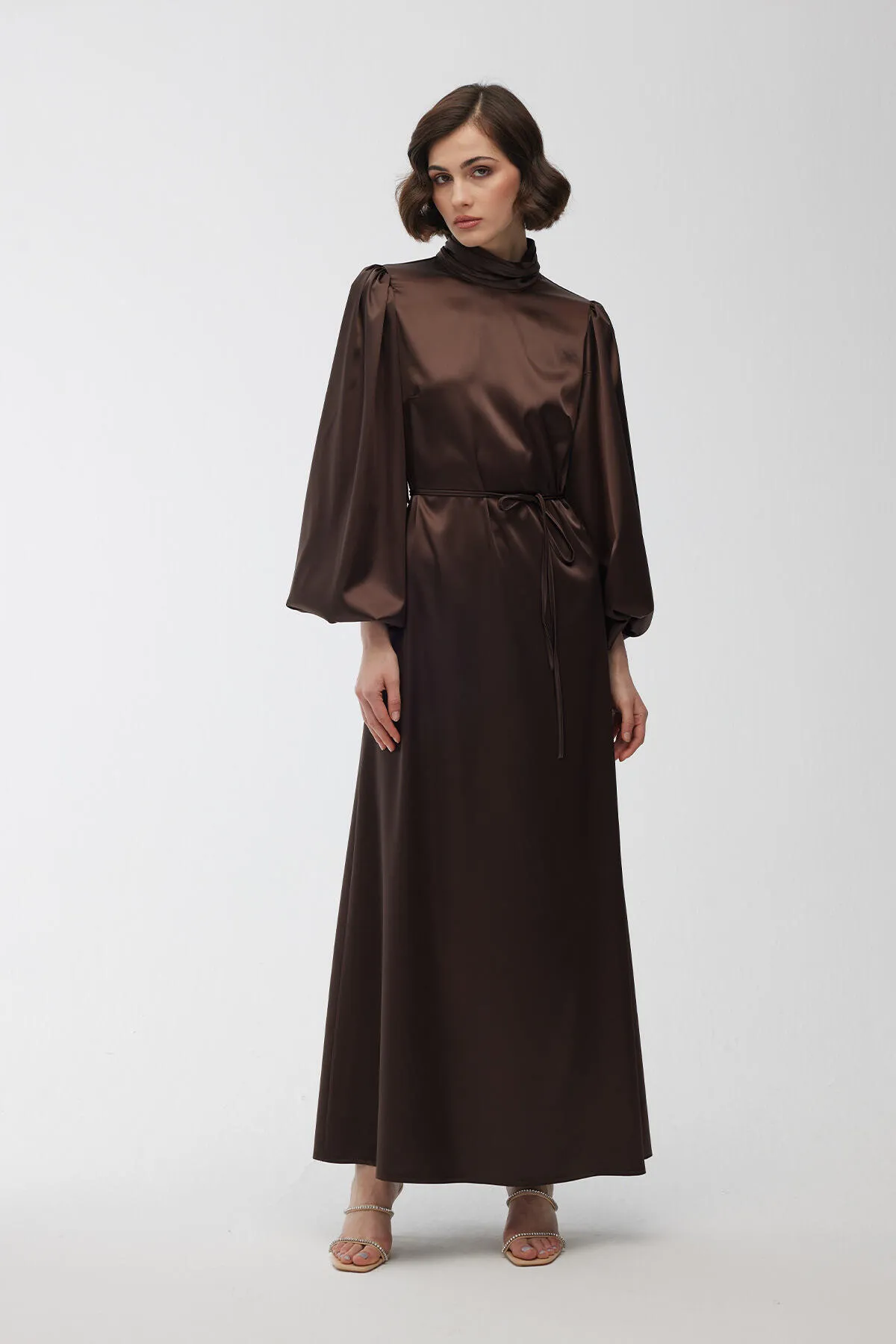 Manuka  Abendkleid aus Satin mit Ballonärmeln in Braun