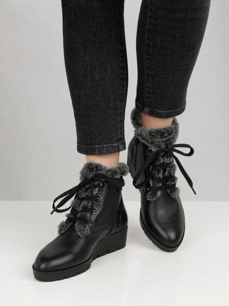 Stiefelette schwarz mit Reißverschluss innen