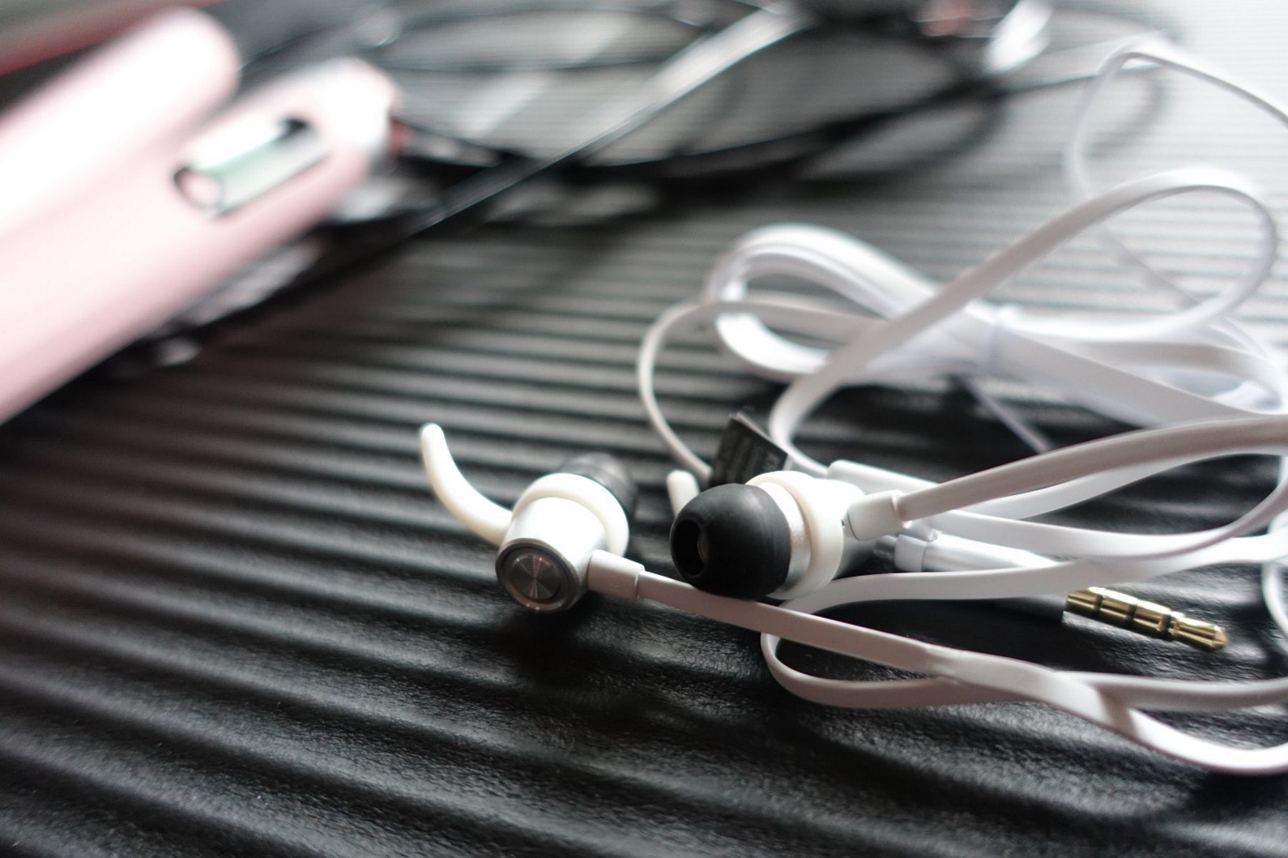 Schwaiger KH470W 512 weiße In-Ear Kopfhörer mit Slimkabel