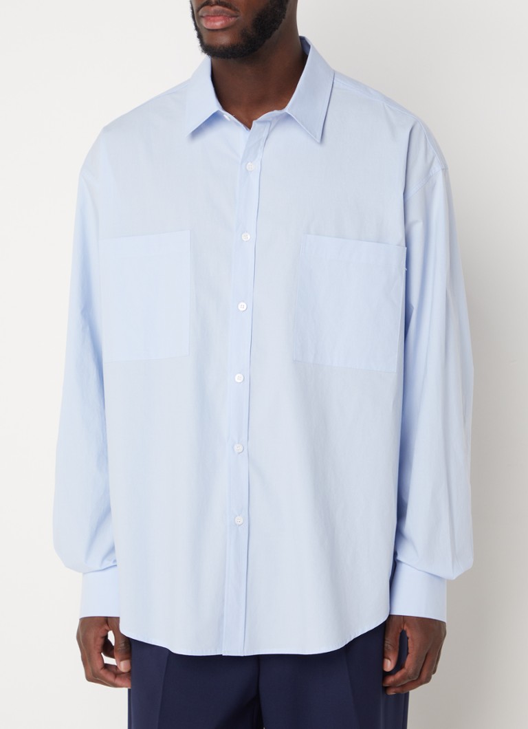 Camisa oversized Gus da Frankie Shop com bolsos no peito.