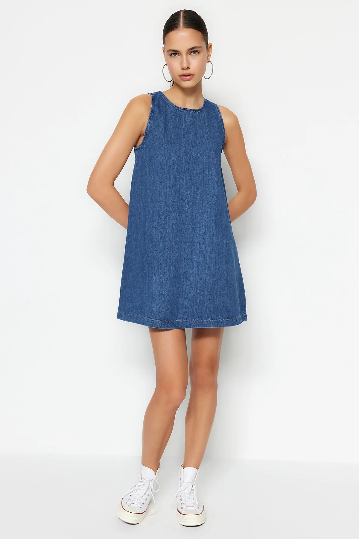 Trendyol Collection  Dunkelblaues, plissiertes Jeanskleid TWOSS23EL01942
