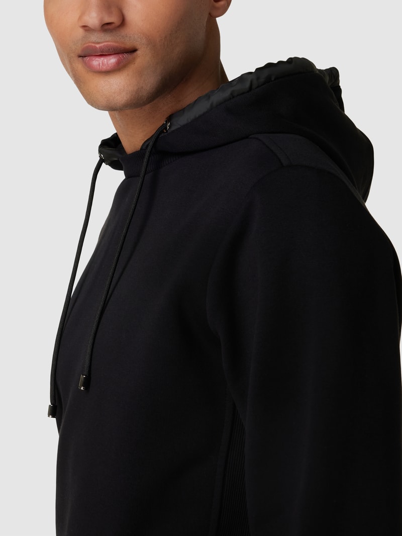 Hoodie mit Ripp-Einsatz in schwarz