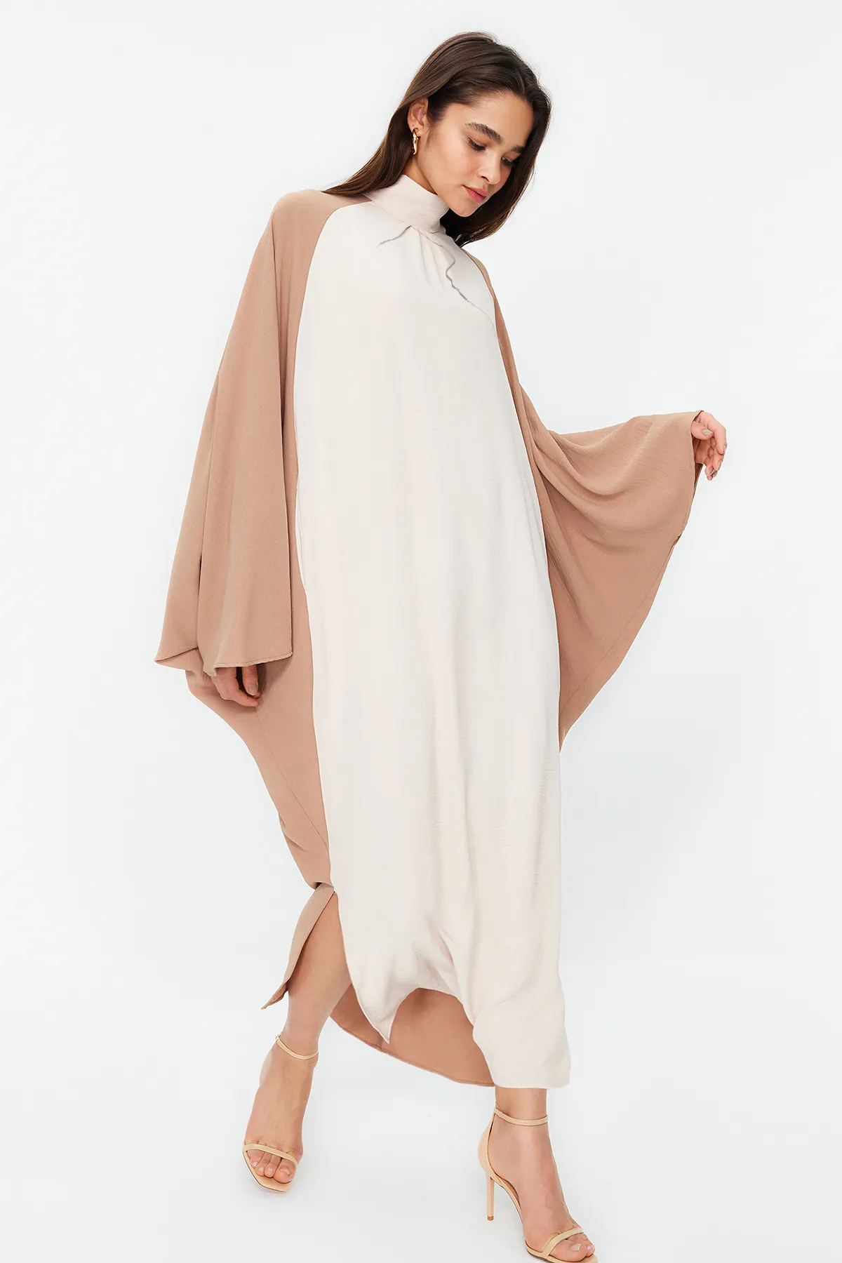 Trendyol Modest  Steinfarbenes, gewebtes Aerobin-Kaftankleid mit Blockfarben TCTSS24KK00000