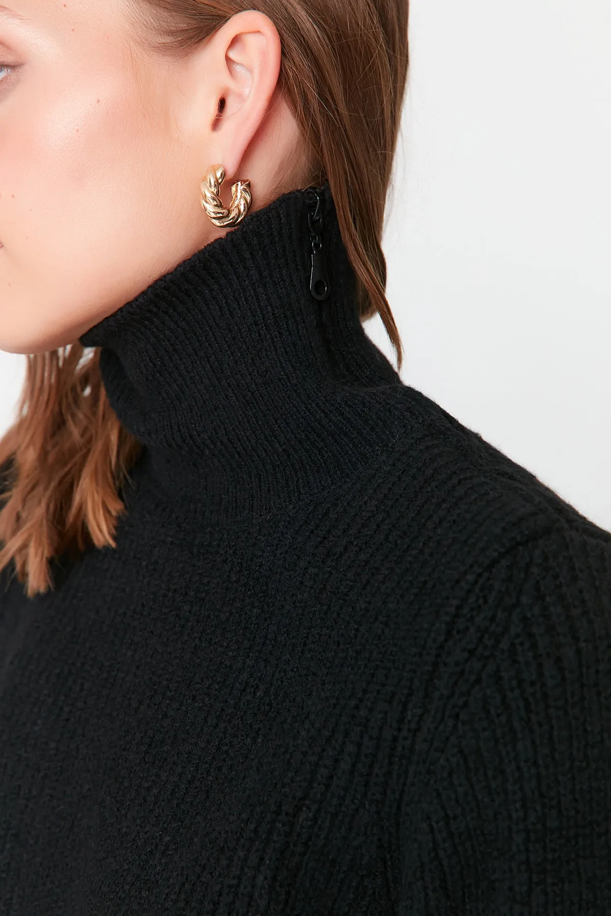 Trendyol Collection  Schwarzer Strickpullover mit Kragendetail TWOAW23KZ01105