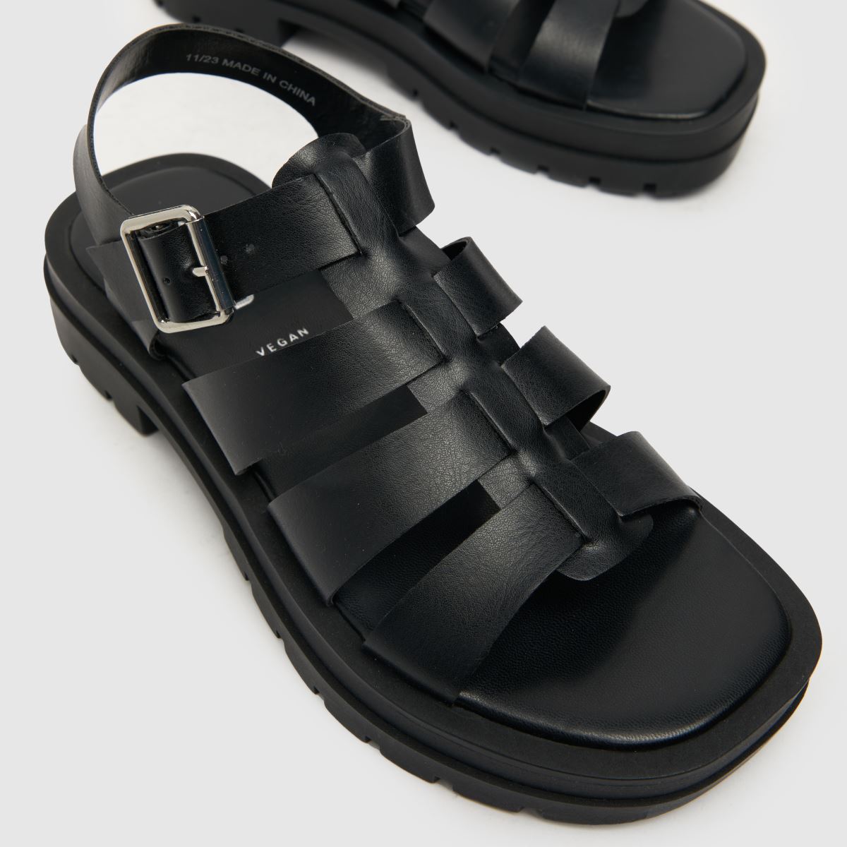 Schuh Tobin vastag gladiátor szandálok fekete színben