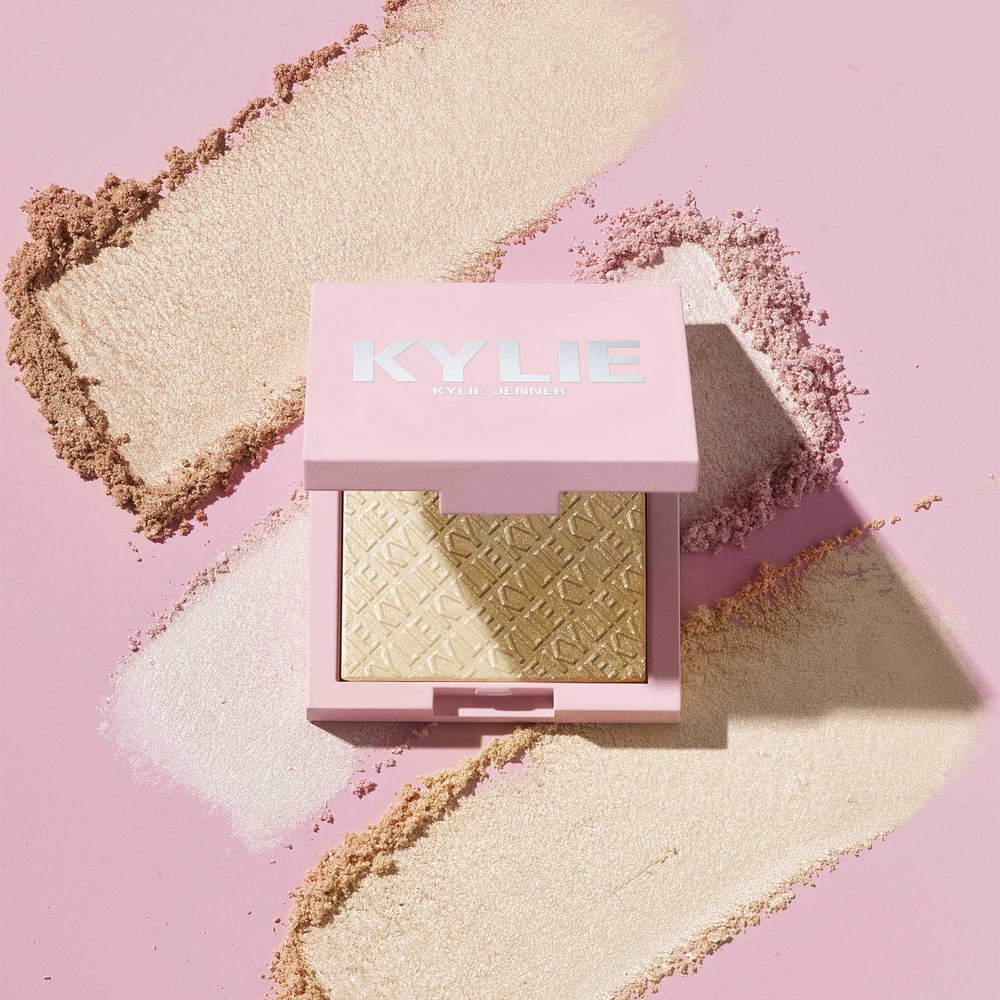 kylie by kylie jenner Kylighter Illuminating Powder Poudre illuminatrice