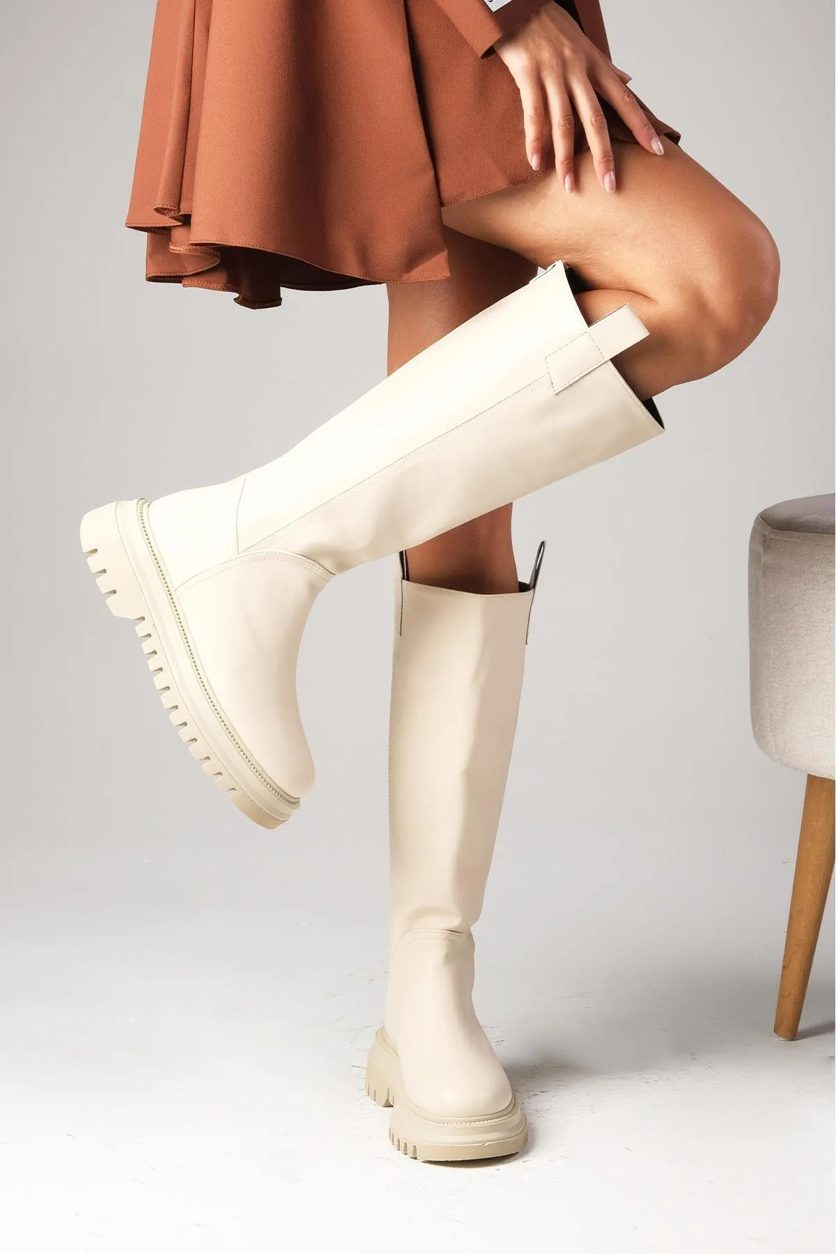 Mio Gusto  Beigefarbene, pelzgefütterte Damenstiefel mit Reißverschluss hinten