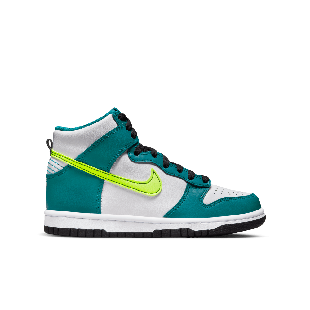 Nike Dunk High DB2179-109 / weiss