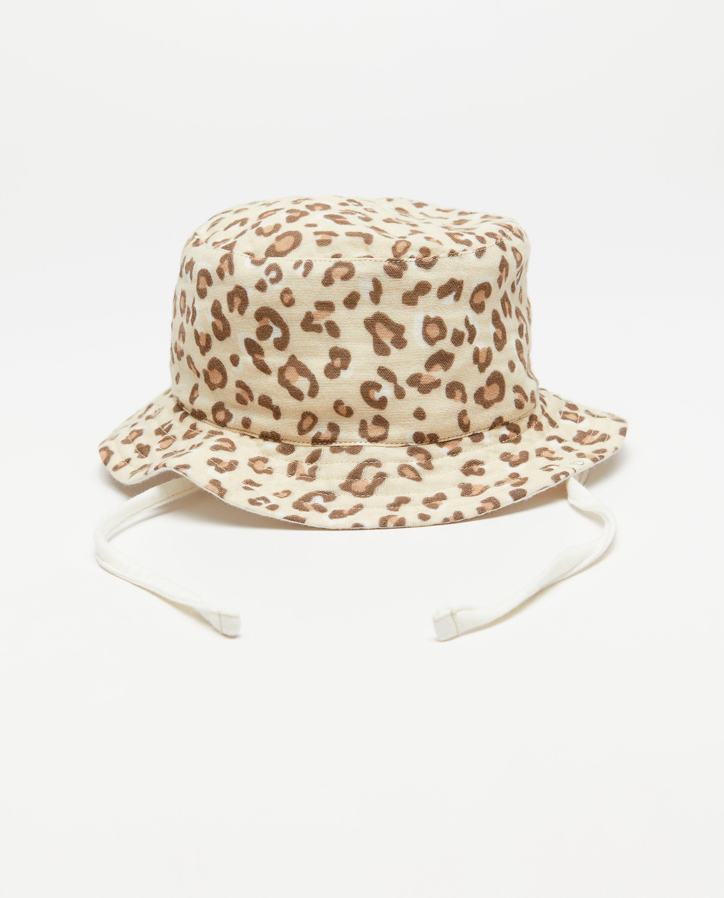 Cuddles and Smiles Solhatt med leopardmönster vit