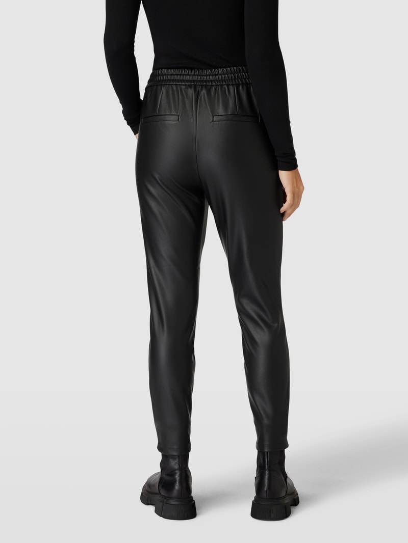 Stoffhose mit Gesäßtaschen Modell 'EVA' in schwarz