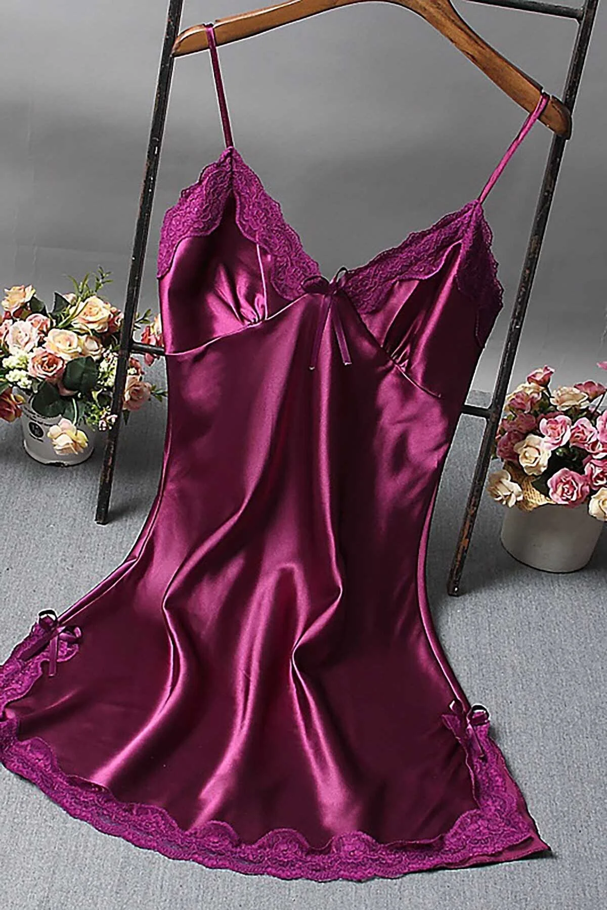 Merry See  Kurzes Satin-Nachthemd aus Spitze