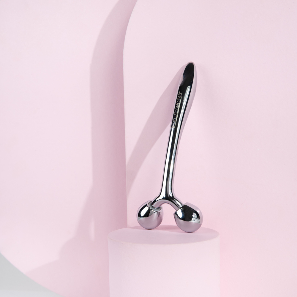Brushworks Rouleau de massage sculptant en zinc pour le visage Roll-on-visage