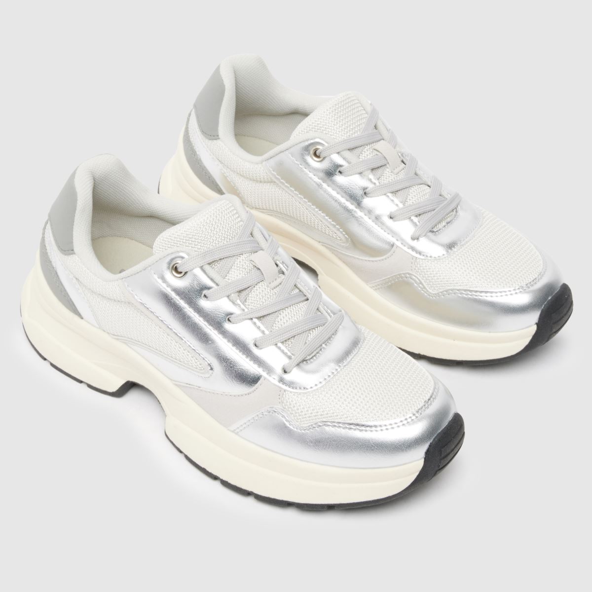Schuh Maura vastag tornacipő ezüst színben
