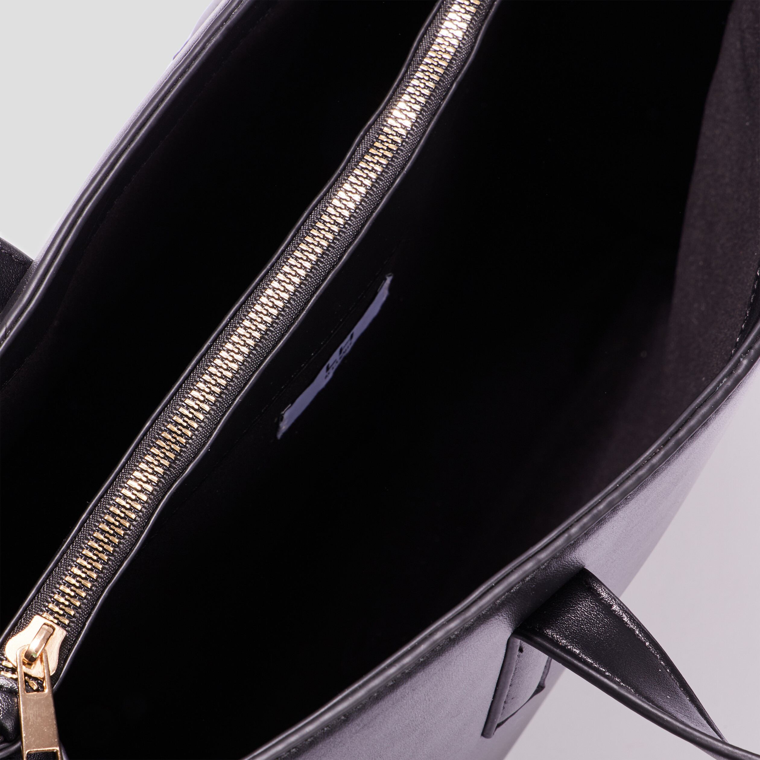 Sac à main bandoulière trapèze noir femme | La Halle